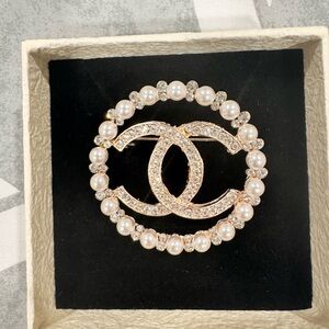 Elegant Pearl and Crystal Brooch